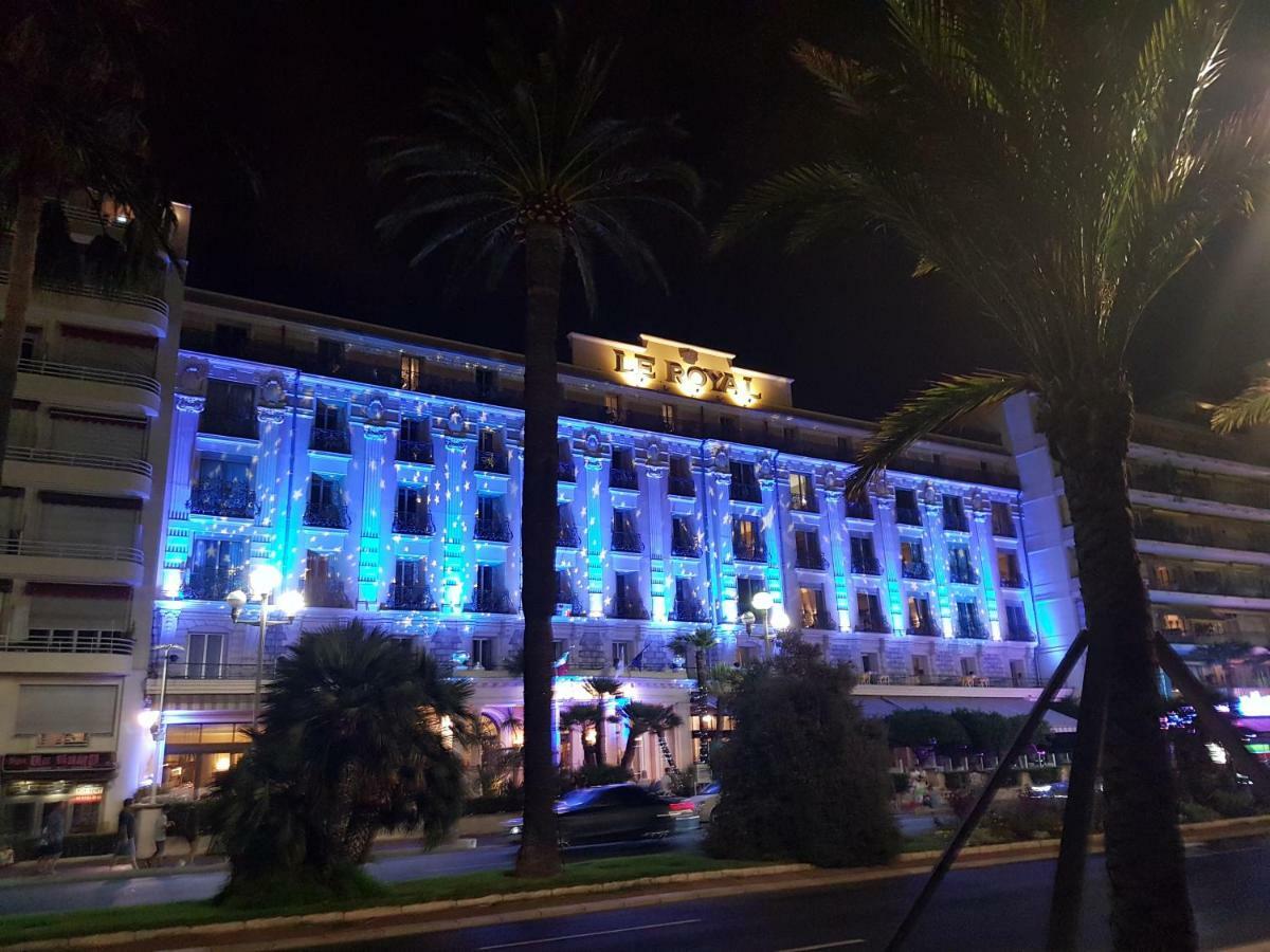 Les Palmiers A 700M De La Mer Nice Exteriér fotografie